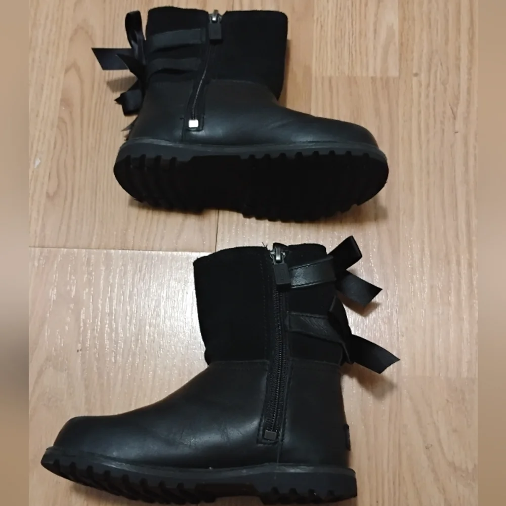 Ugg Girls Black Suede Bow Back Boots Sz 9